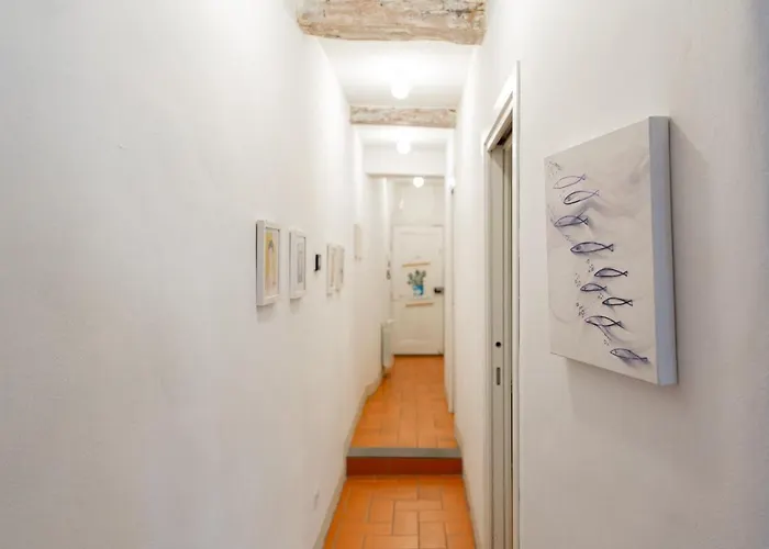 Graceful In The Heart Of Florence